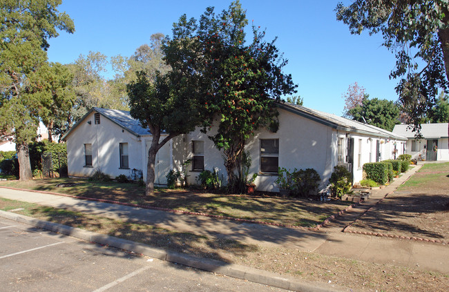 Prescott Court in El Cajon, CA - Building Photo - Building Photo