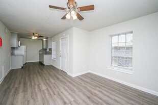 1518 East Ave in Katy, TX - Building Photo