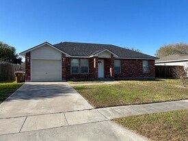 5613 Arboleda Ln in Corpus Christi, TX - Building Photo