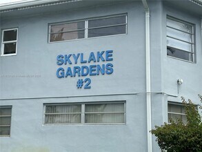 1723 NE Miami Gardens Dr in Miami, FL - Building Photo - Building Photo