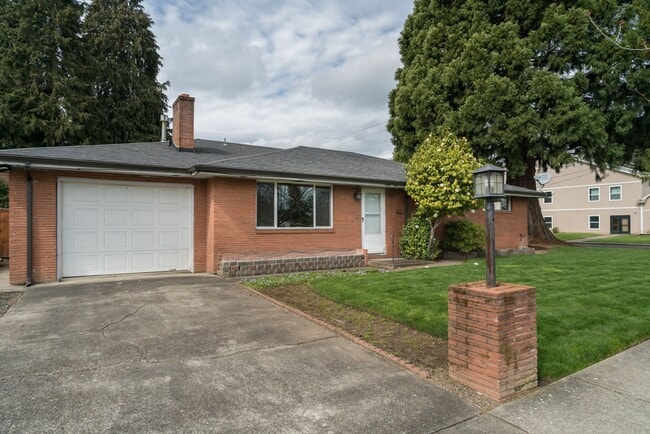 1162 SE Walnut St in Hillsboro, OR - Foto de edificio - Building Photo