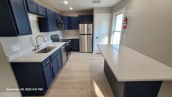 712 Grant Ave, Unit 2 in Charleston, IL - Building Photo