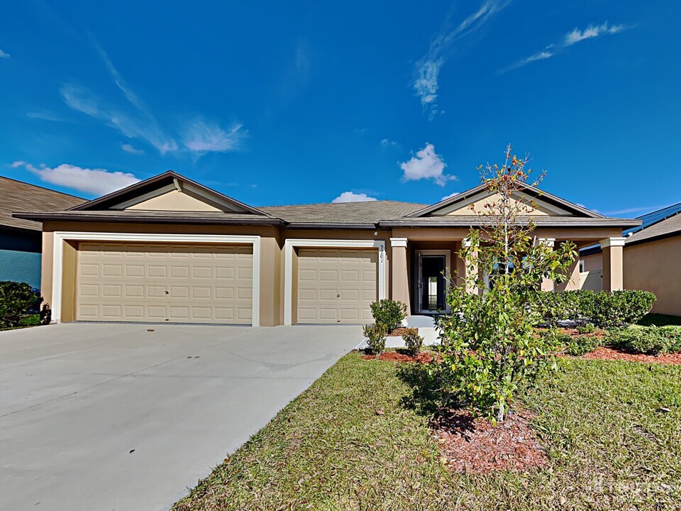 9701 Sage Creek Dr in Ruskin, FL - Building Photo