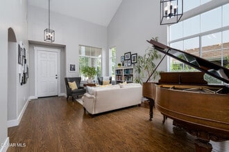 674 Camino Del Sol in Thousand Oaks, CA - Building Photo - Building Photo