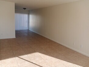 213 Ash St in Henderson, NV - Foto de edificio - Building Photo