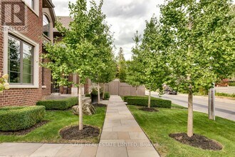 121 Mill St in Richmond Hill, ON - Building Photo - Building Photo