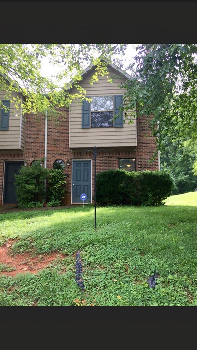 676 Shadywood Ln in Knoxville, TN - Building Photo