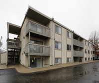 Highland Hills South Apartments in Topeka, KS - Foto de edificio - Building Photo