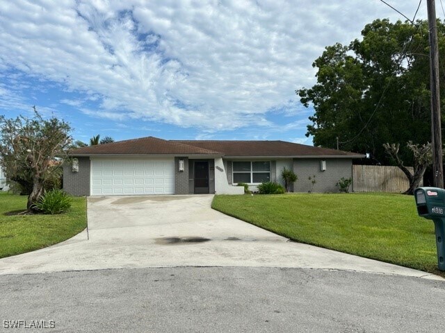 3065 50th Ln SW in Naples, FL - Building Photo