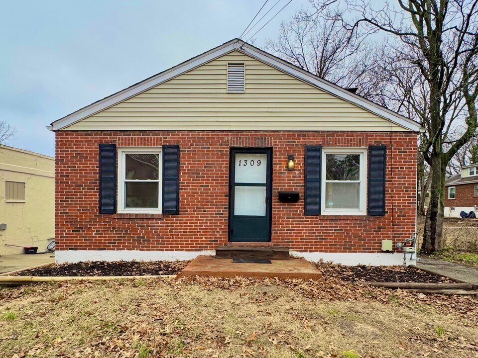 1309 Gerst Ave in University City, MO - Building Photo