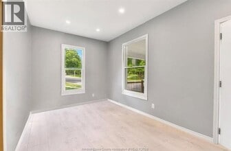 3092 Sandwich St. in Windsor, ON - Building Photo - Building Photo