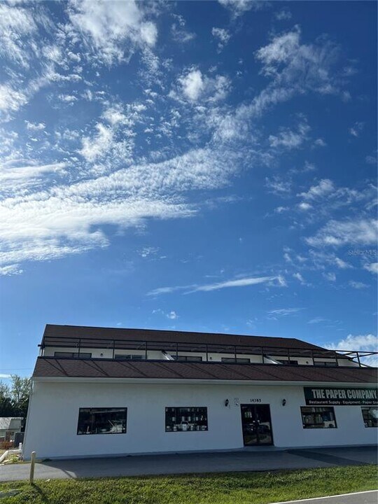 14385 Woodstock Rd in Port Charlotte, FL - Foto de edificio
