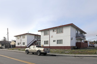 4470-4480 Bassett St in Santa Clara, CA - Building Photo - Building Photo