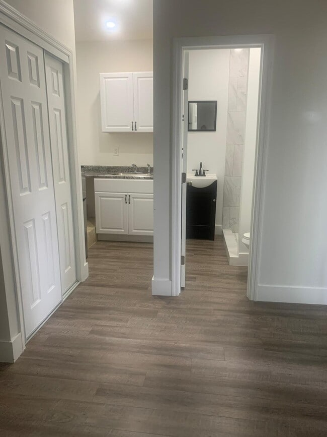 232 W 43rd St, Unit Studio