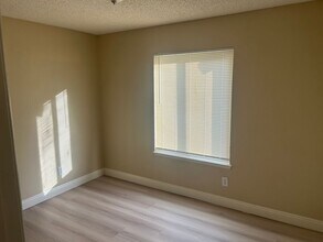 956 N Sandalwood Ave in Rialto, CA - Building Photo - Building Photo