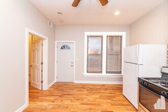 1420 W Irving Park Rd, Unit 3 in Chicago, IL - Foto de edificio - Building Photo