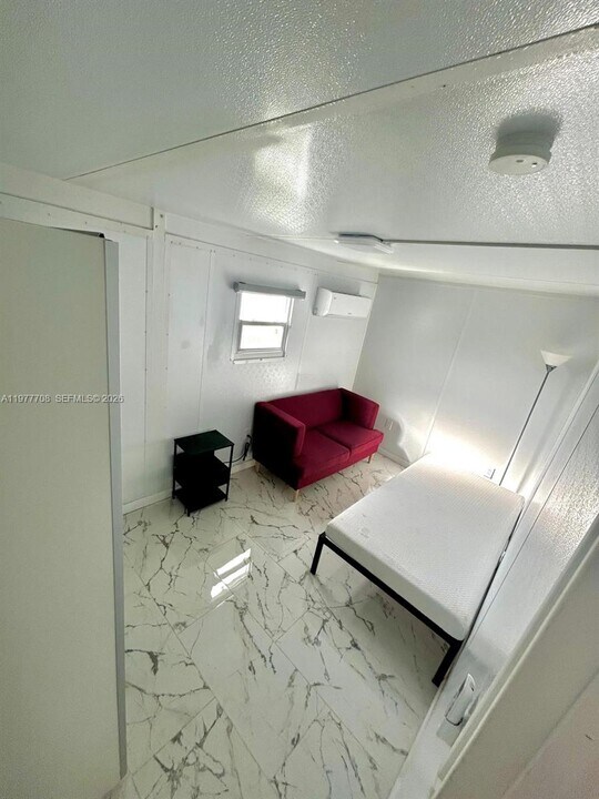 7110 Hope St in Hollywood, FL - Building Photo