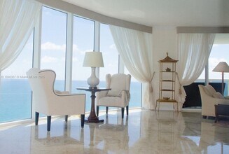 17201 Collins Ave, Unit 3801 in Sunny Isles Beach, FL - Foto de edificio - Building Photo