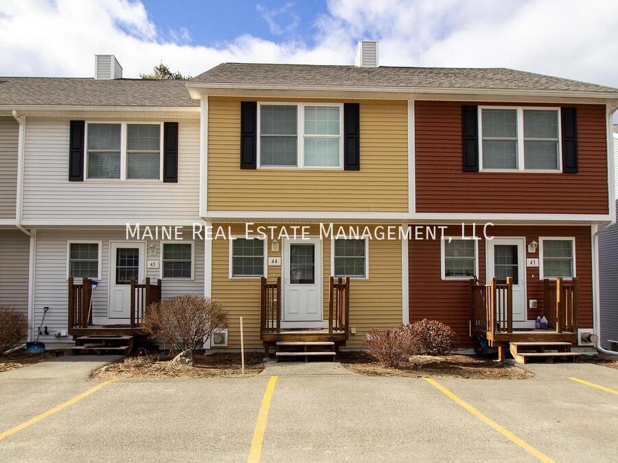 44 River Village Dr in Milford, ME - Building Photo