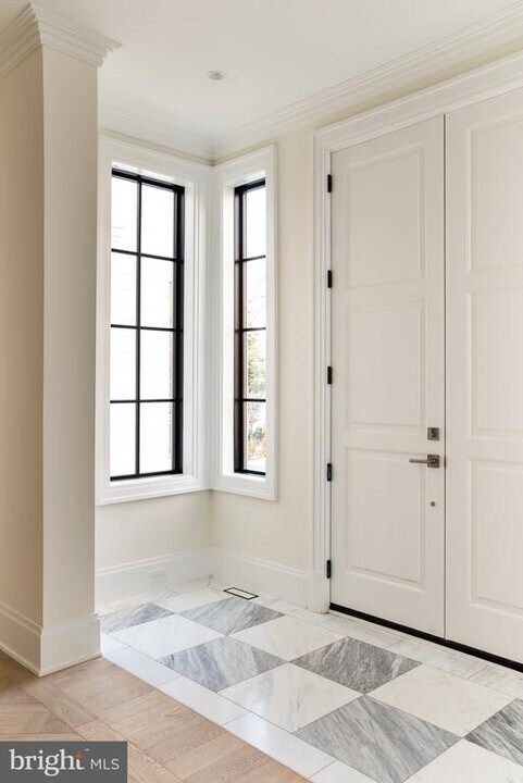 5042 Overlook Rd NW in Washington, DC - Building Photo