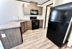 17020 Sleepy Hollow Blvd in Holly, MI - Building Photo