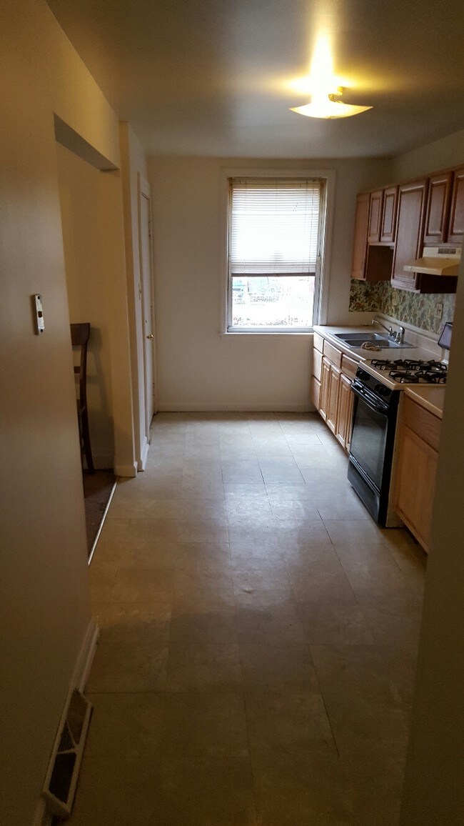 5552 Black St in Pittsburgh, PA - Foto de edificio - Building Photo