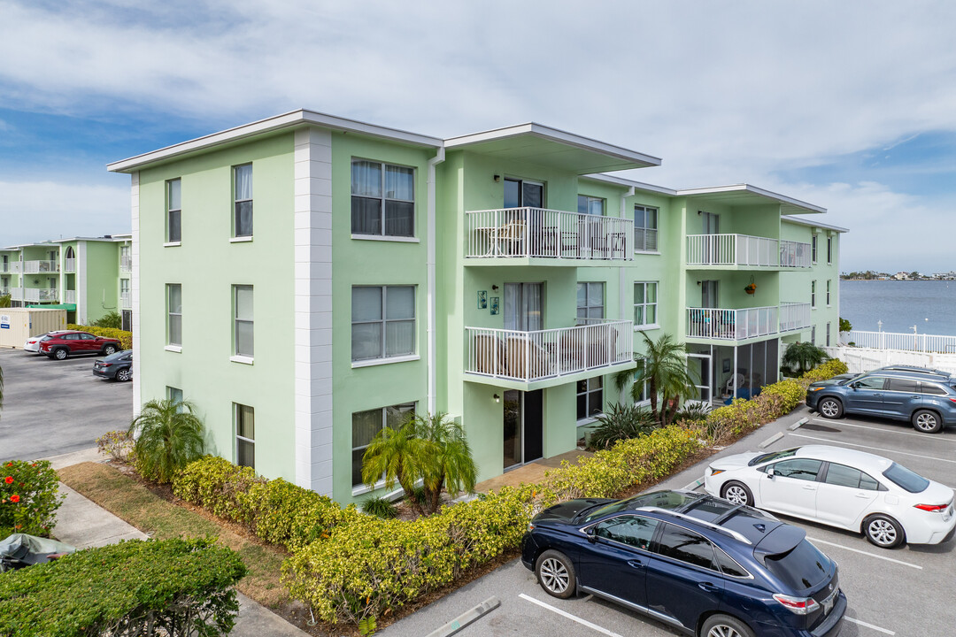 Dolphin Pointe of Dunedin in Dunedin, FL - Foto de edificio