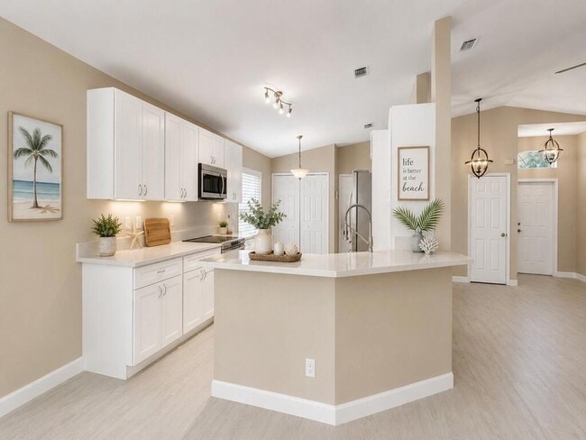 property at 962 E 13th Square