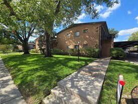 8818 Ilona Ln in Houston, TX - Building Photo