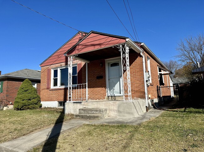 109 S 12th St in Emmaus, PA - Foto de edificio - Building Photo