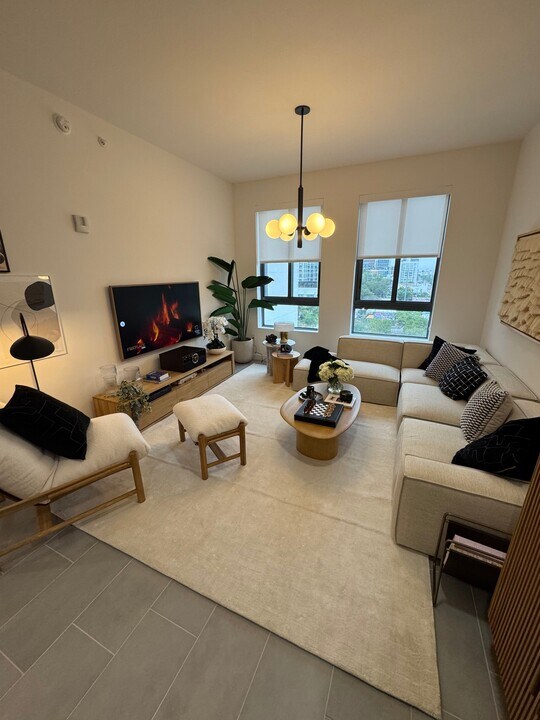 2041 NW 1st Ct, Unit A3 in Miami, FL - Foto de edificio