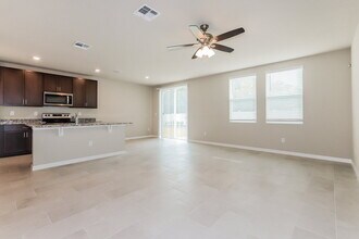 38955 Harlow Rose Dr in Zephyrhills, FL - Building Photo - Building Photo