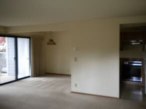 1961 Lake Isle Dr in Eugene, OR - Building Photo - Building Photo