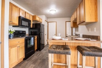 West Briar Commons in Sioux Falls, SD - Building Photo - Building Photo