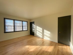 6910 W Center St in Milwaukee, WI - Building Photo - Building Photo