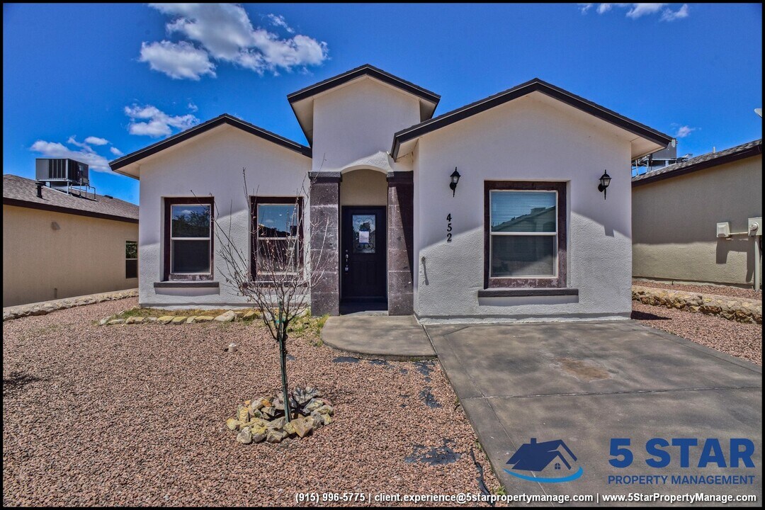 452 Isaias Ave. in El Paso, TX - Building Photo