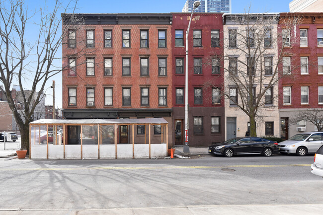 185 Montgomery St. in Jersey City, NJ - Building Photo - Building Photo
