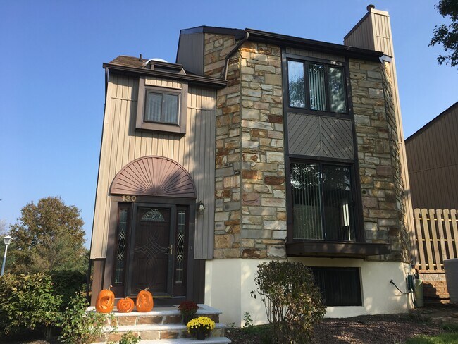 130 Diamond Ln in Old Bridge, NJ - Building Photo - Building Photo