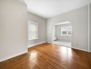 2725 Dupont Ave S in Minneapolis, MN - Building Photo - Building Photo