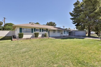 1350 E Pepper Pl in Mesa, AZ - Foto de edificio - Building Photo