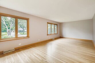 5904 Elm St in Lisle, IL - Building Photo - Building Photo