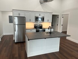 174 Park Ave, Unit 2 in Amherst, OH - Building Photo