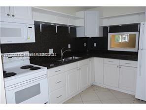 109 SW 1st Ave in Hallandale Beach, FL - Building Photo - Building Photo