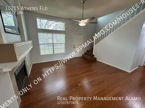 10215 Athens Fld Dr in San Antonio, TX - Building Photo - Building Photo