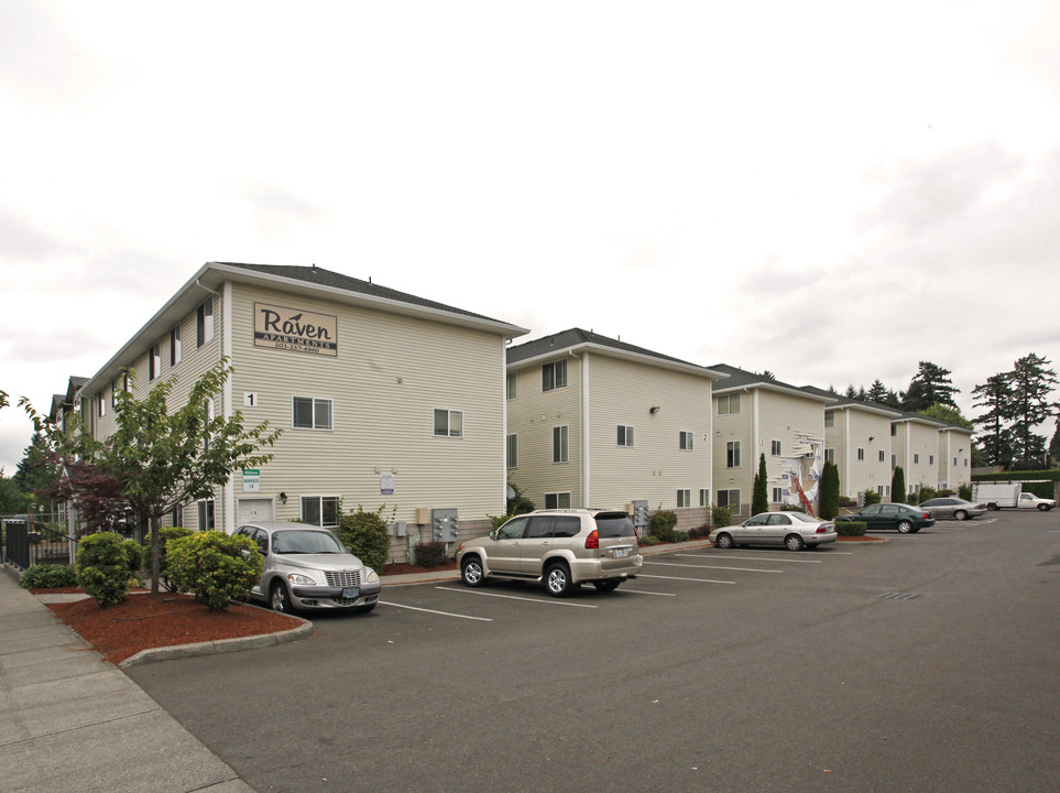 Raven Apartments in Portland, OR - Building Photo