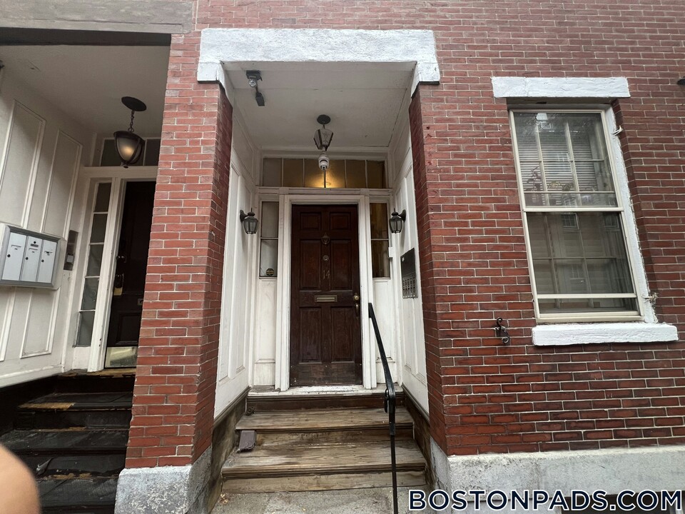 14 Melrose St in Boston, MA - Building Photo