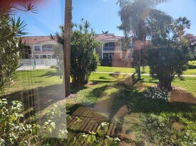 12491 McGregor Blvd in Ft. Myers, FL - Building Photo