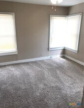 305 E Sabine St in Victoria, TX - Building Photo - Building Photo