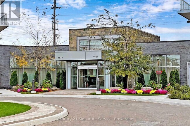 4633 Glen Erin Dr in Mississauga, ON - Building Photo - Building Photo