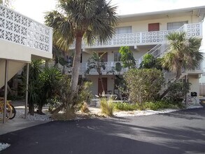 102 S Peninsula Dr in Daytona Beach, FL - Foto de edificio - Building Photo